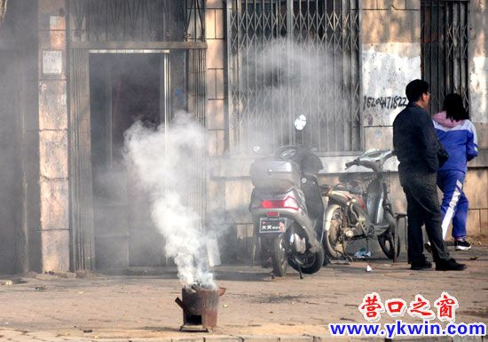 哥倆好燒烤，煙熏行人