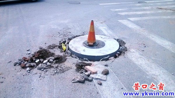市政水井損壞  得到及時(shí)維修