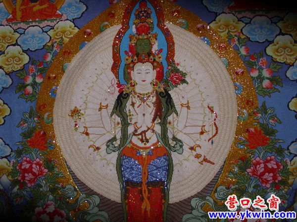 營(yíng)口張先生繡出巨幅《千手觀音》
