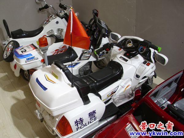 雜牌軍車隊(duì)有輛“特警