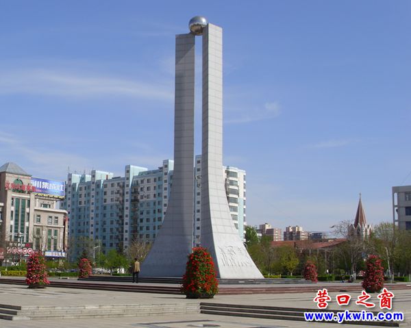 鮮花扮靚營(yíng)口遼河廣場(chǎng)