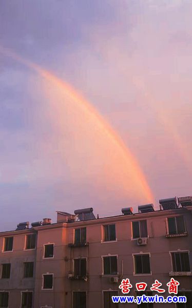 營(yíng)口雨后長(zhǎng)空現(xiàn)彩虹