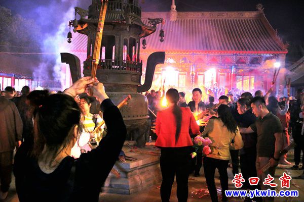 營口楞嚴寺舉行浴佛節(jié)大法會 紀念佛祖誕辰2562周年