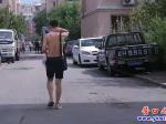 營(yíng)口：街頭＂膀爺＂頻現(xiàn)   高溫＂烤＂驗(yàn)文明