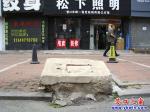 營口市建設(shè)街邊的路障真不少！誰來管