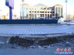 營口市：塌陷成V字形的下水井還能挺多久？