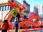 歡樂(lè)營(yíng)口過(guò)大年，四川師傅來(lái)安燈